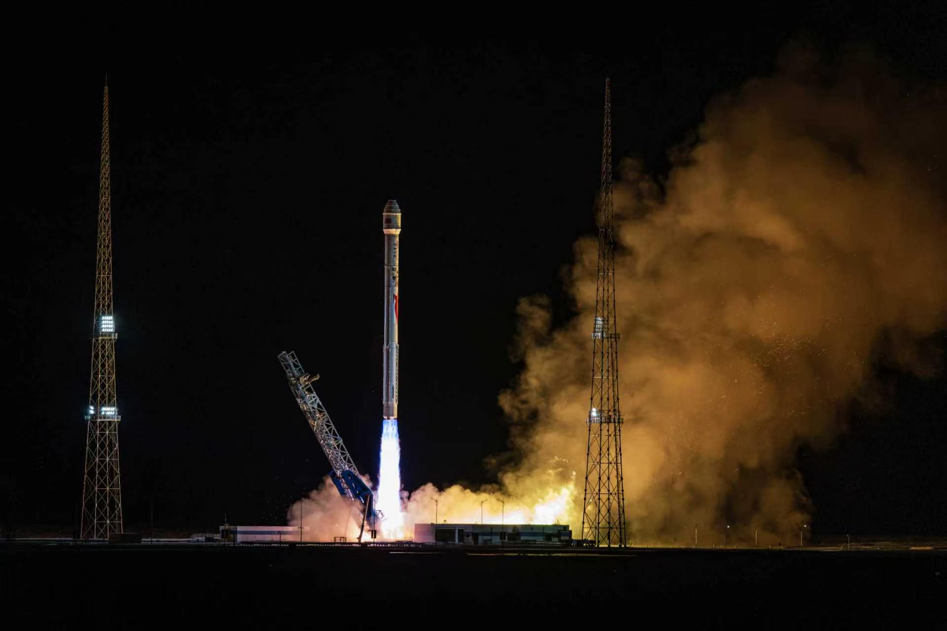 朱雀二号改进型遥四运载火箭发射瞬间。国星宇航供图
